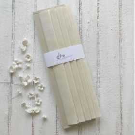 30,4 cm high spine, 6 spreads, faux leather dividers